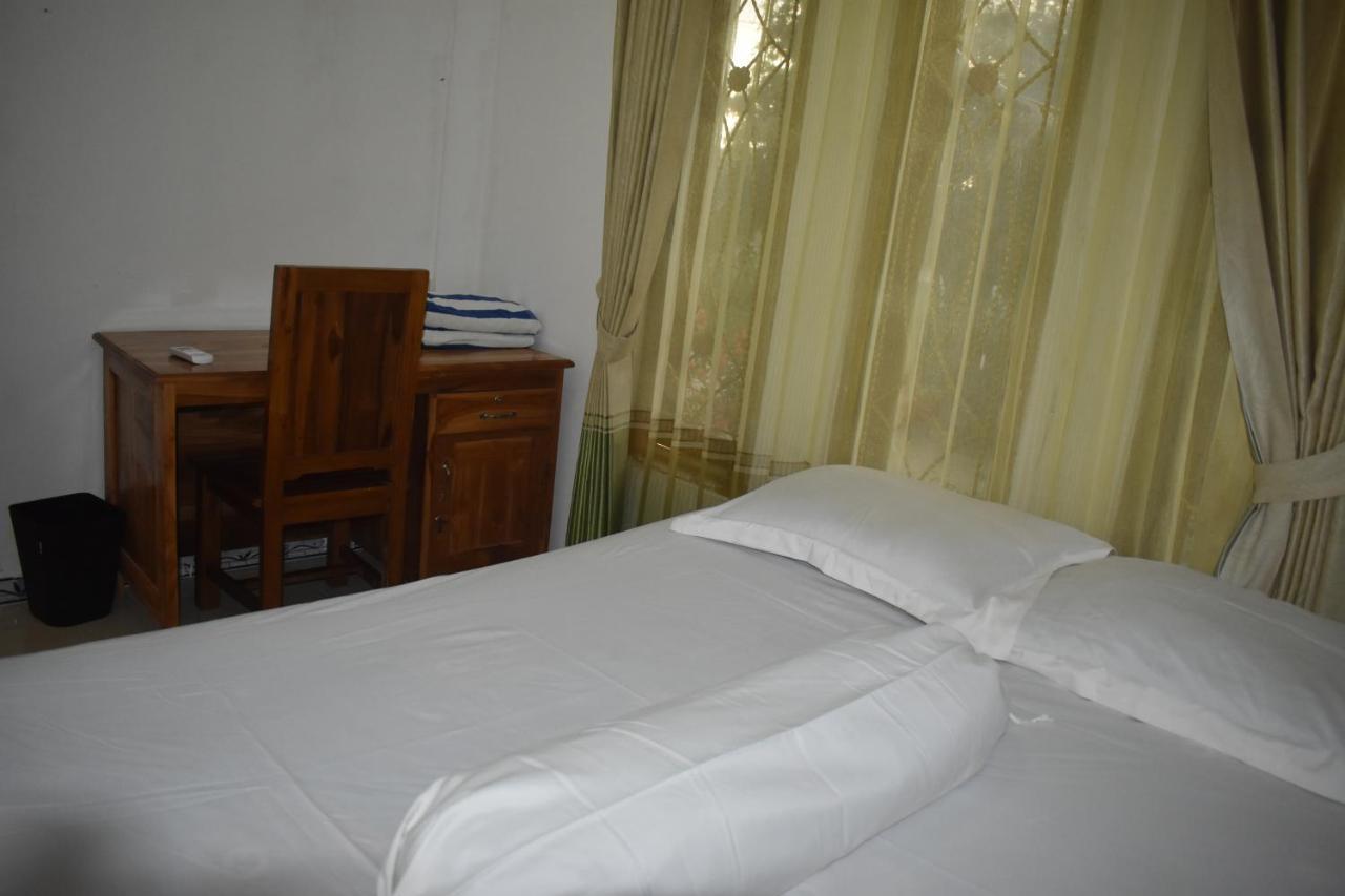 Four-G Home Stay & Komodo Tour Labuan Bajo Exterior photo