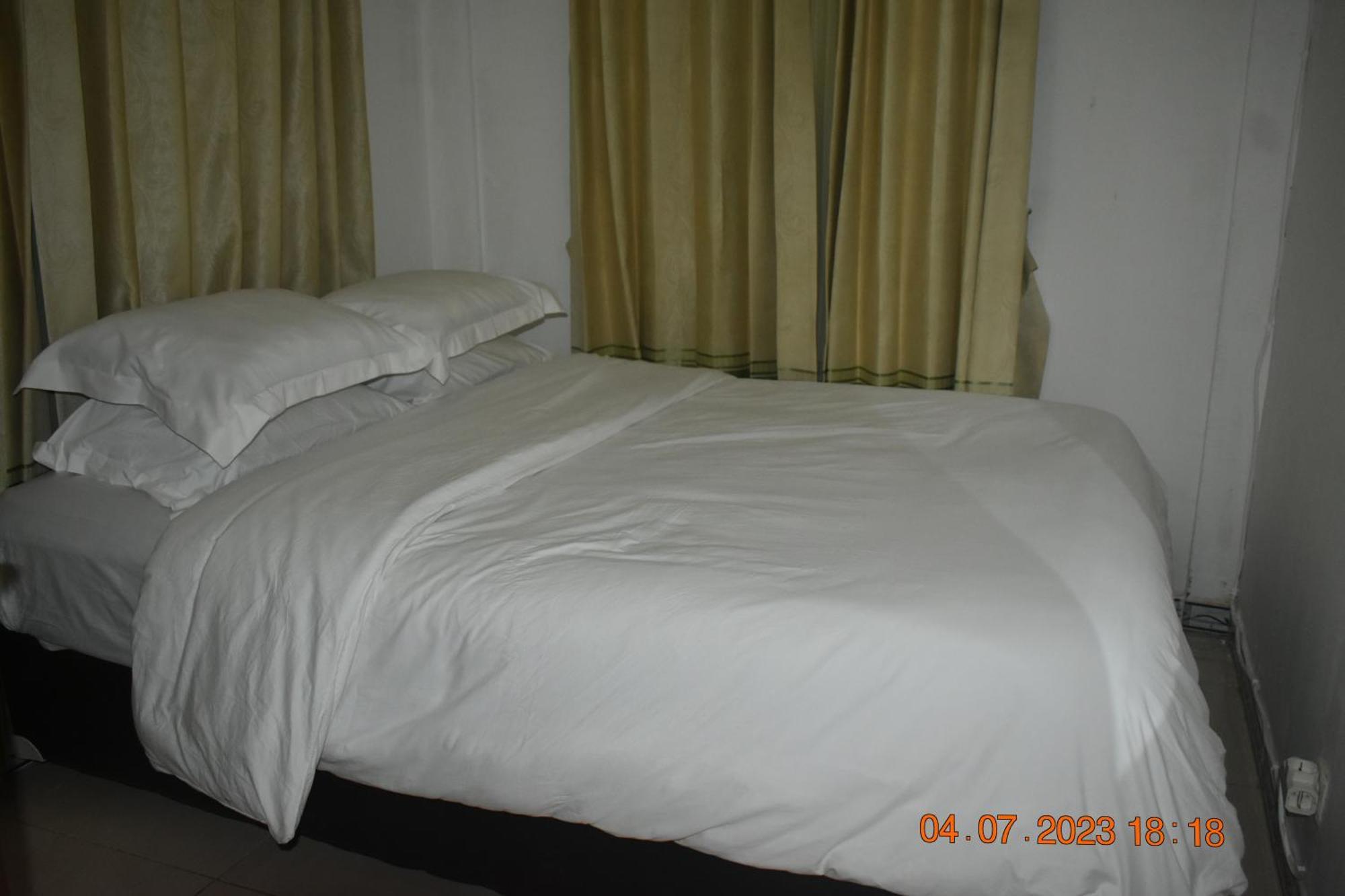 Four-G Home Stay & Komodo Tour Labuan Bajo Exterior photo